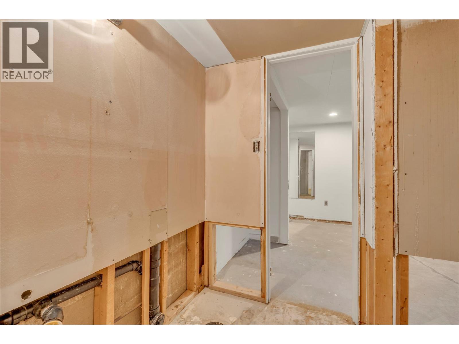 692 Vancouver Avenue, Penticton, British Columbia  V2A 1A6 - Photo 32 - 10403036