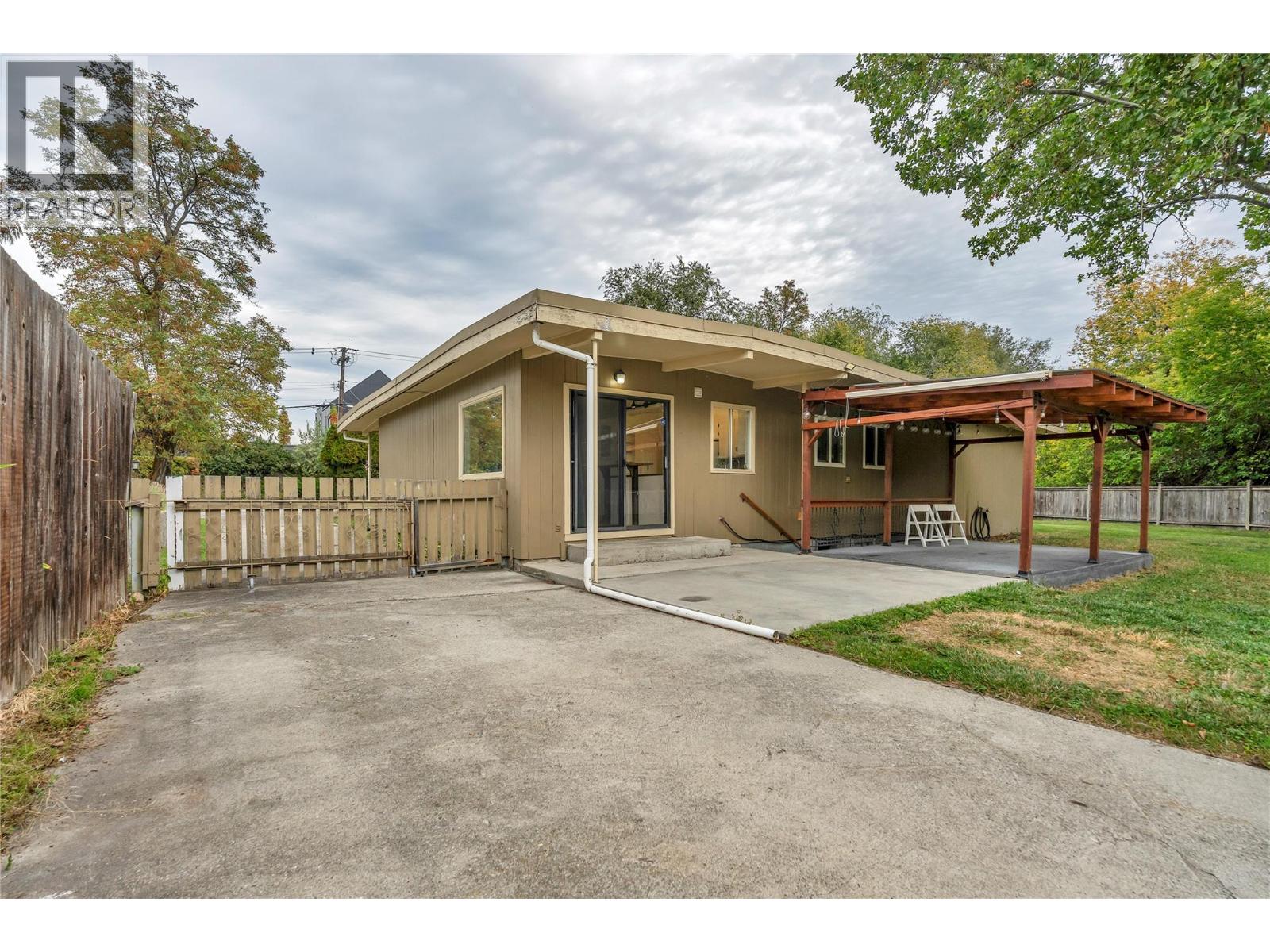 692 Vancouver Avenue, Penticton, British Columbia  V2A 1A6 - Photo 37 - 10403036