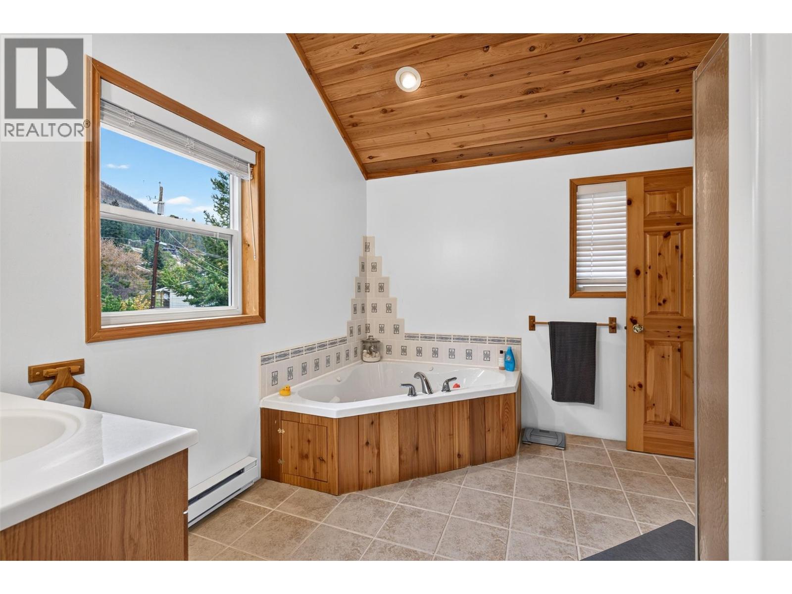 359 Kildare Way, Vernon, British Columbia  V1H 2C7 - Photo 15 - 10403004