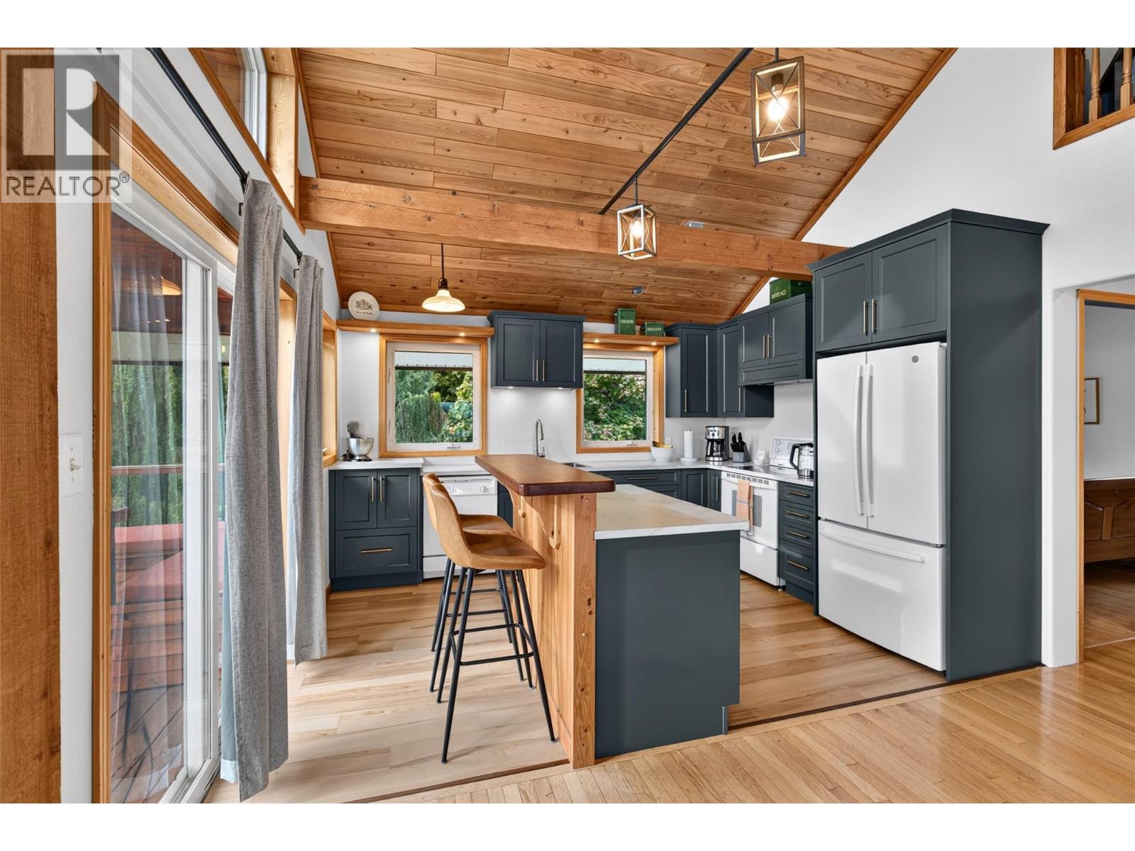 359 Kildare Way, Vernon, British Columbia  V1H 2C7 - Photo 5 - 10403004