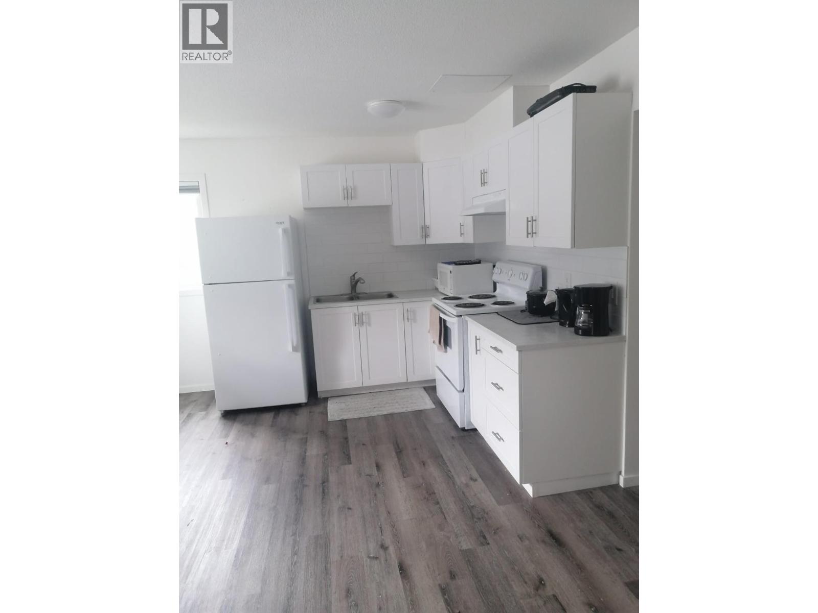 631 Burns Street, Penticton, British Columbia  V2A 4X2 - Photo 3 - 10402133