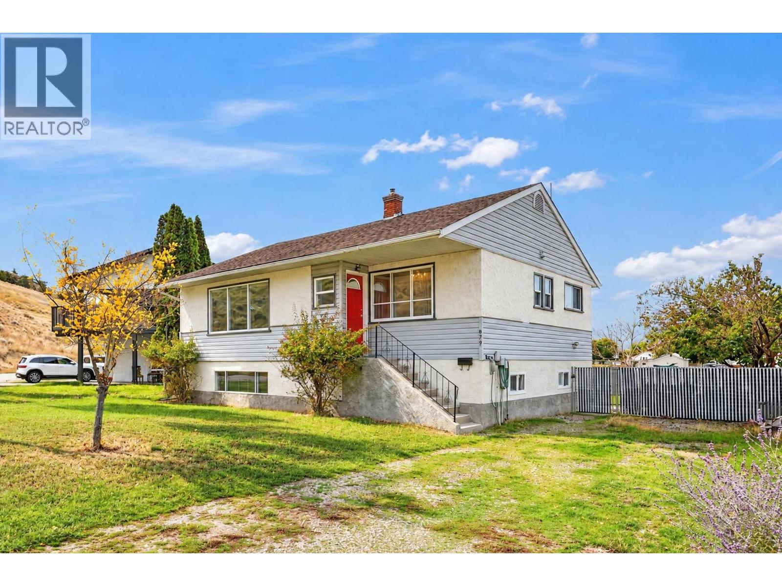 879 Trench Court, Kelowna, British Columbia  V1Y 8H3 - Photo 1 - 10402537