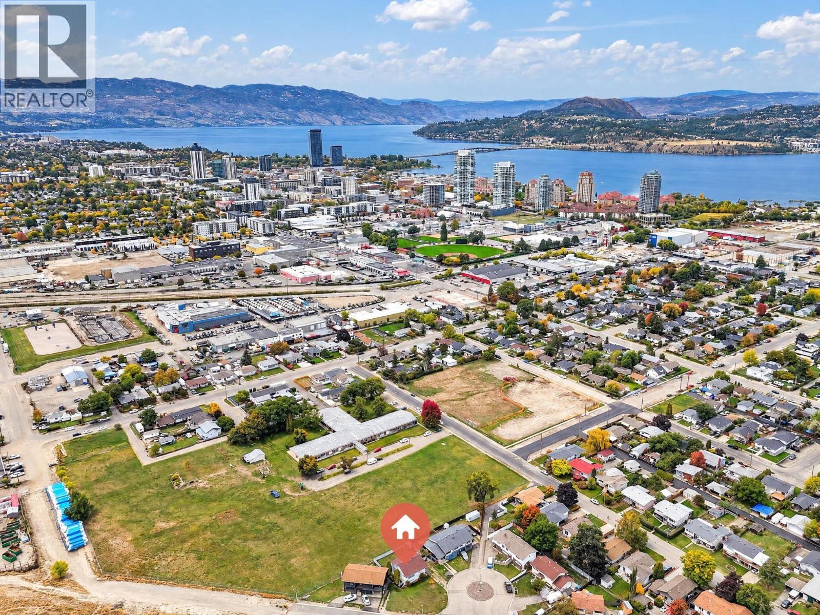 879 Trench Court, Kelowna, British Columbia  V1Y 8H3 - Photo 3 - 10402537