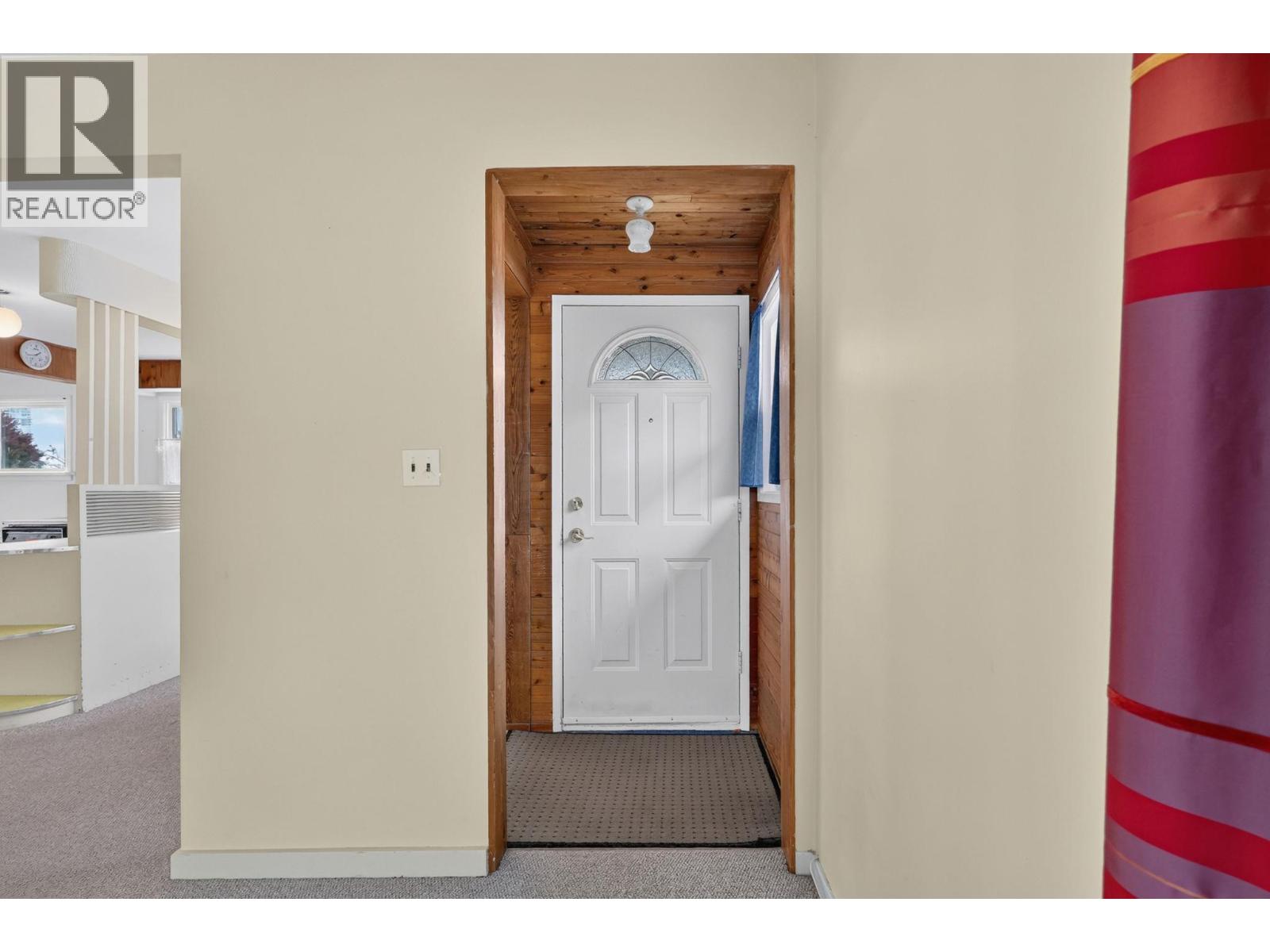 879 Trench Court, Kelowna, British Columbia  V1Y 8H3 - Photo 4 - 10402537