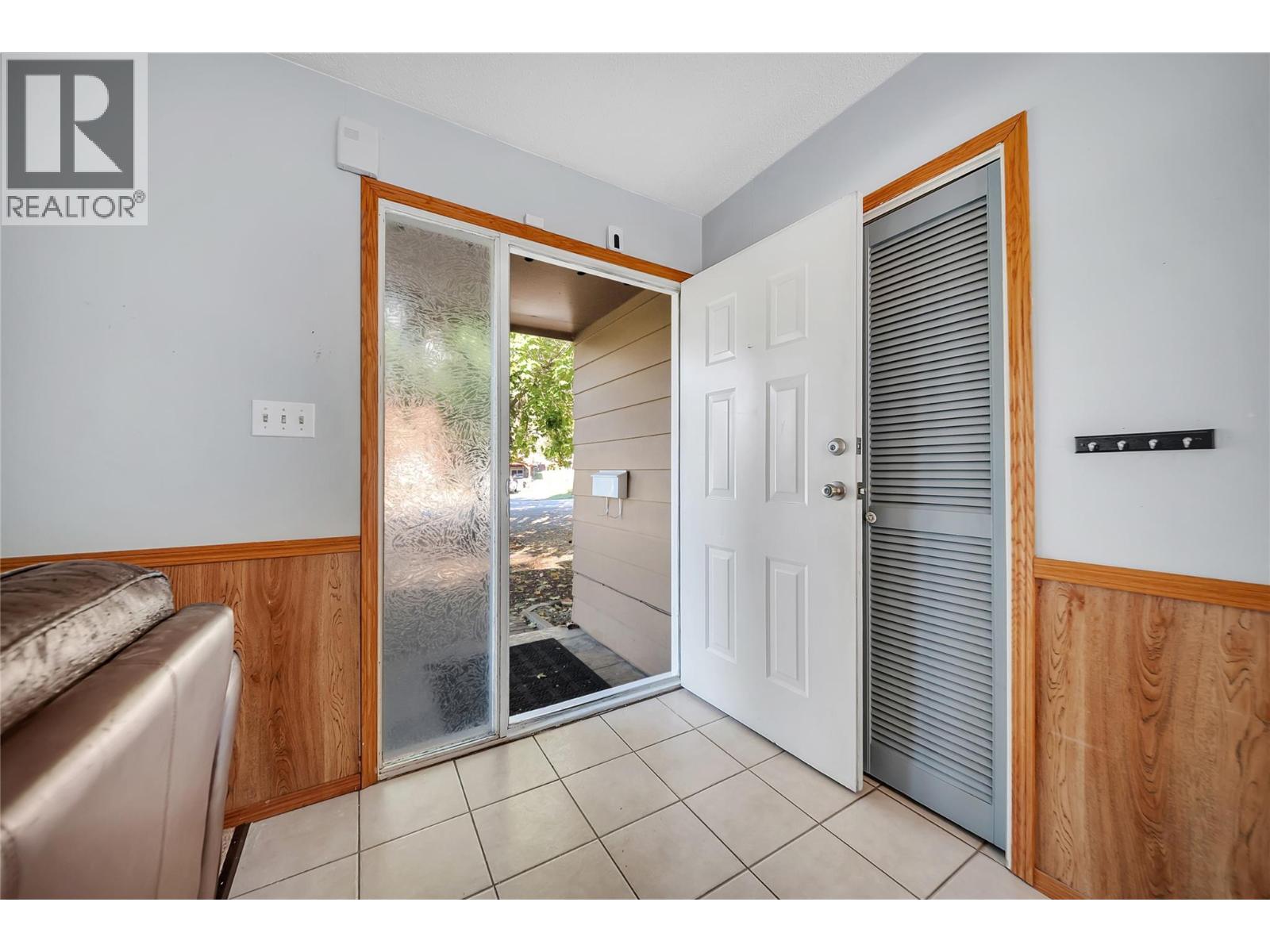 11408 Kalmalka Road, Coldstream, British Columbia  V1B 1M1 - Photo 13 - 10403134