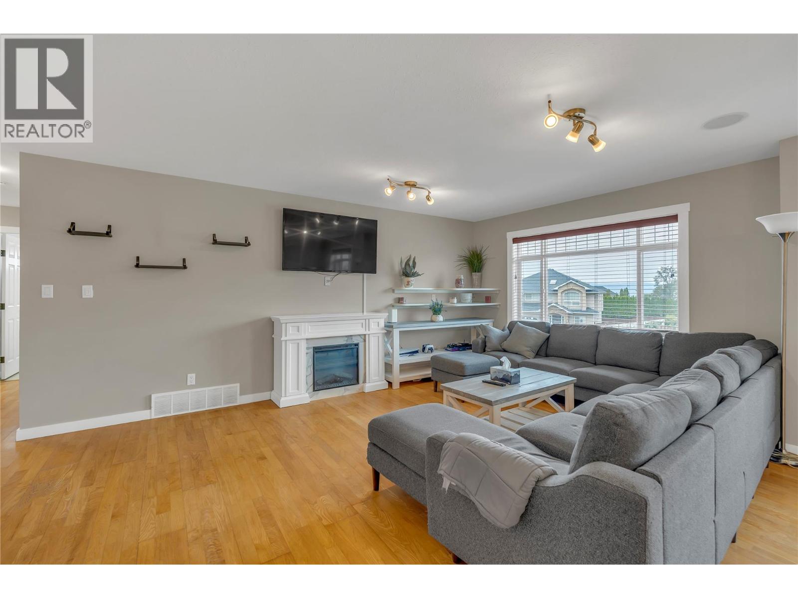 2390 Wiltse Drive, Penticton, British Columbia  V2A 7Y9 - Photo 4 - 10403193