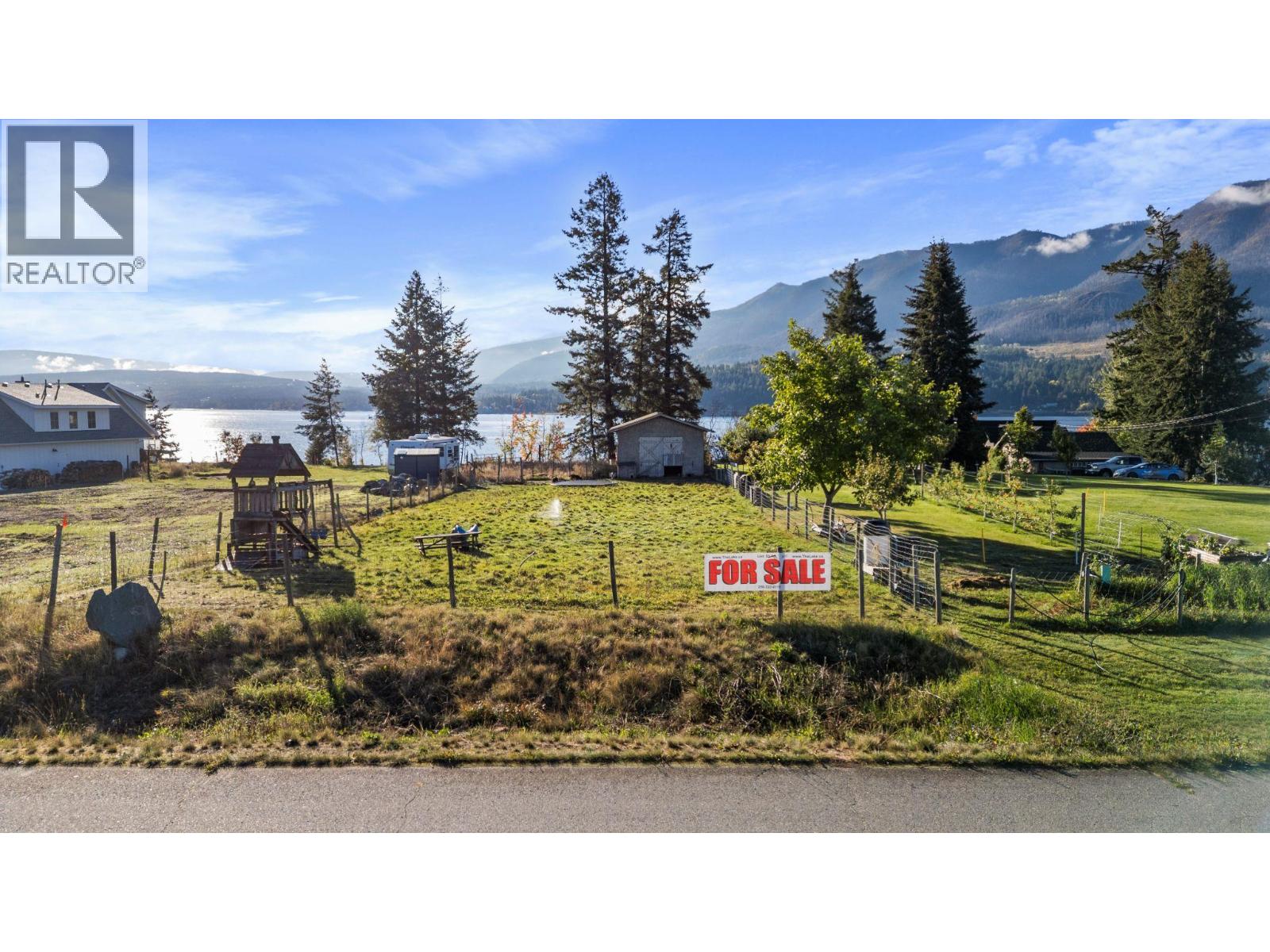 2836 Simpson Road, Lee Creek, British Columbia  V0E 1M4 - Photo 18 - 10402842