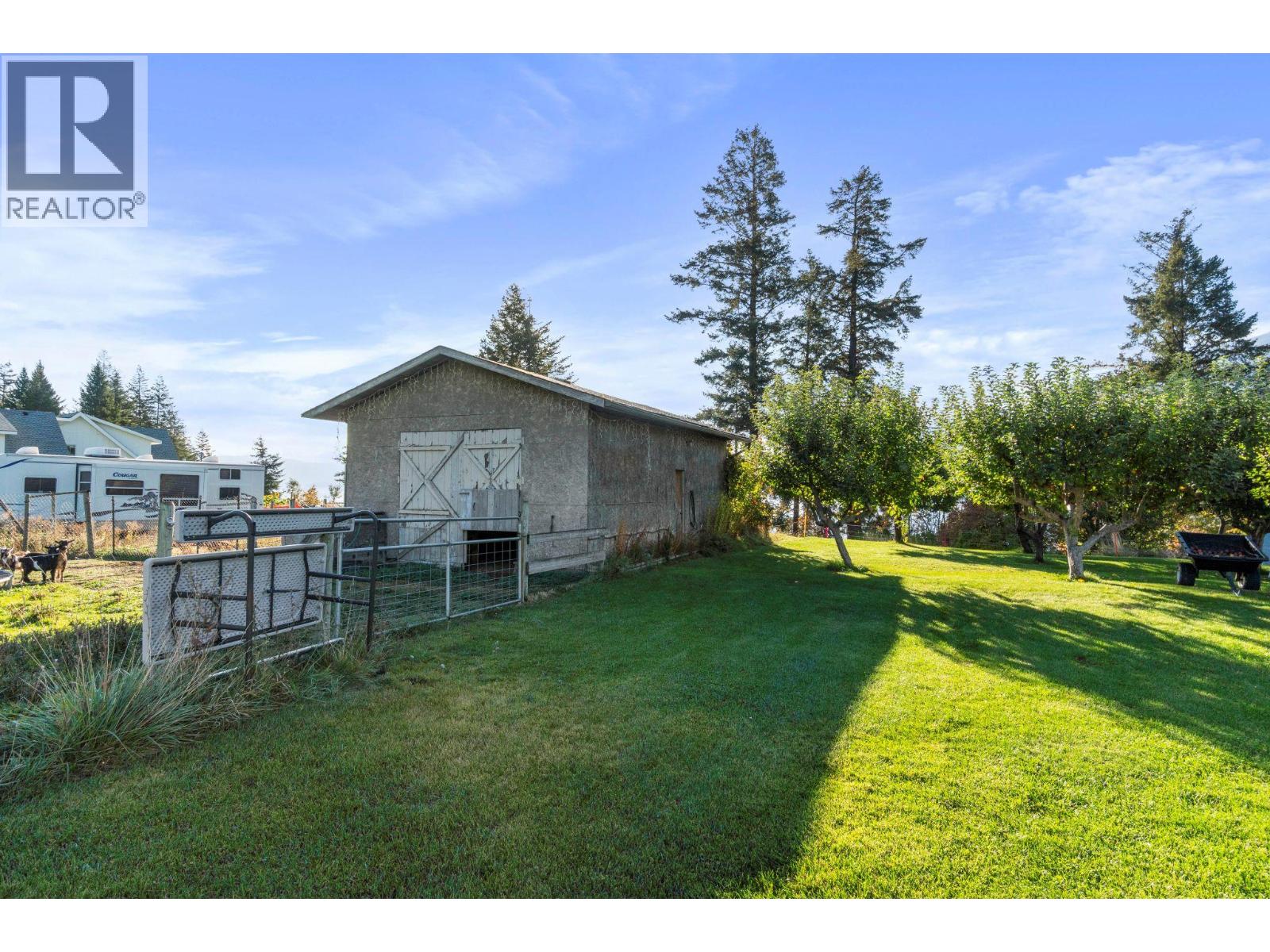 2836 Simpson Road, Lee Creek, British Columbia  V0E 1M4 - Photo 20 - 10402842