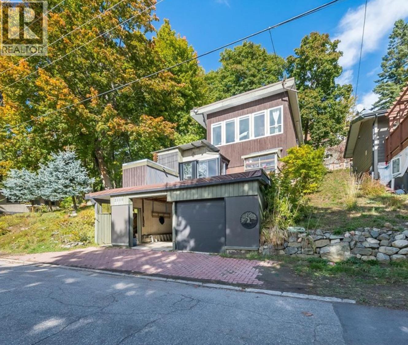 2510 Cooke Avenue, Rossland, British Columbia  V0G 1Y0 - Photo 1 - 10402924