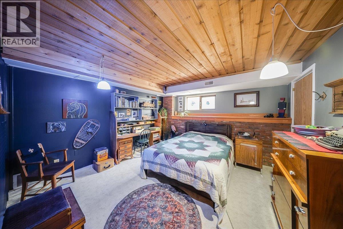 2510 Cooke Avenue, Rossland, British Columbia  V0G 1Y0 - Photo 12 - 10402924