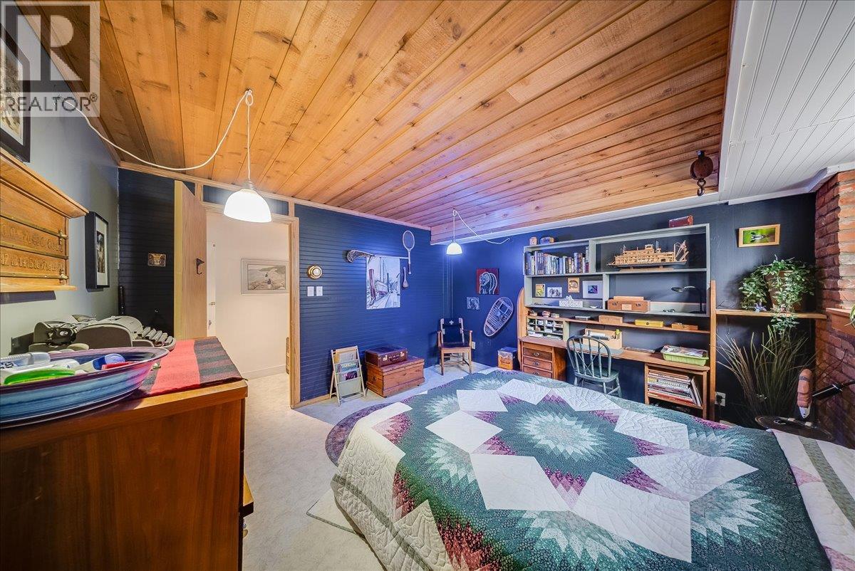 2510 Cooke Avenue, Rossland, British Columbia  V0G 1Y0 - Photo 13 - 10402924