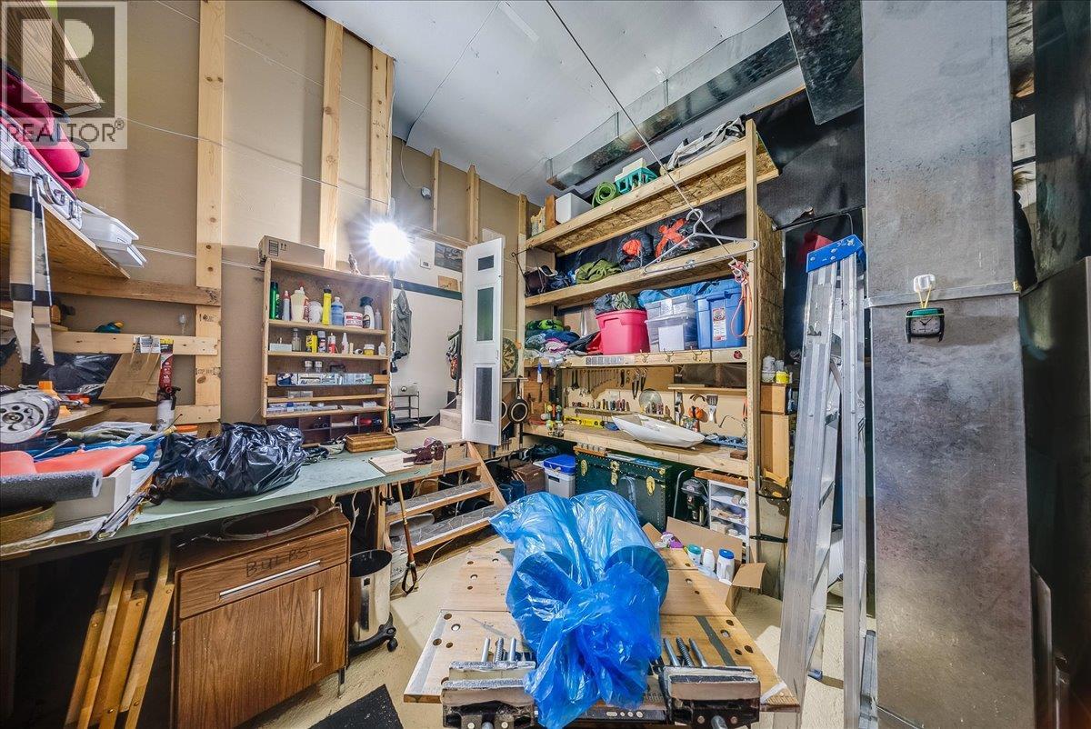2510 Cooke Avenue, Rossland, British Columbia  V0G 1Y0 - Photo 17 - 10402924
