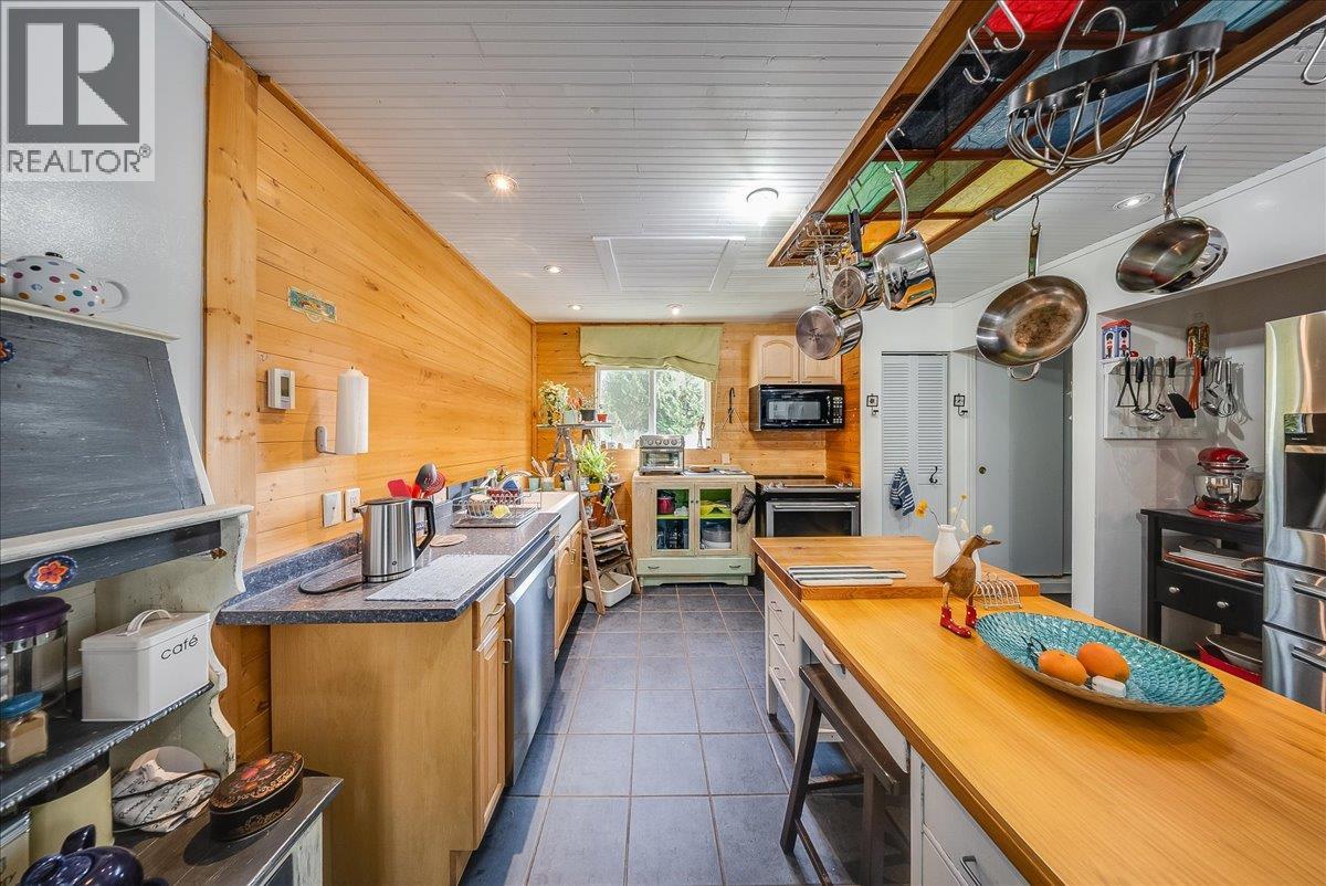 2510 Cooke Avenue, Rossland, British Columbia  V0G 1Y0 - Photo 22 - 10402924