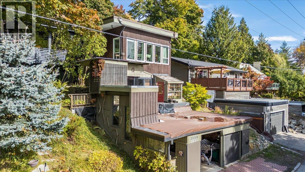 2510 Cooke Avenue, Rossland, British Columbia  V0G 1Y0 - Photo 3 - 10402924