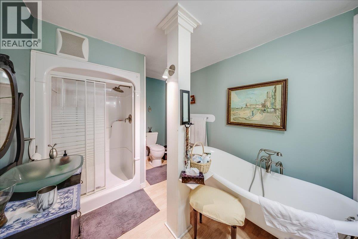 2510 Cooke Avenue, Rossland, British Columbia  V0G 1Y0 - Photo 38 - 10402924