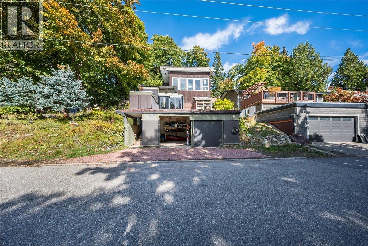 2510 Cooke Avenue, Rossland, British Columbia  V0G 1Y0 - Photo 4 - 10402924
