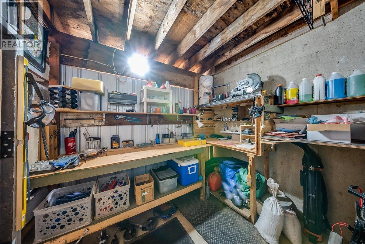 2510 Cooke Avenue, Rossland, British Columbia  V0G 1Y0 - Photo 7 - 10402924