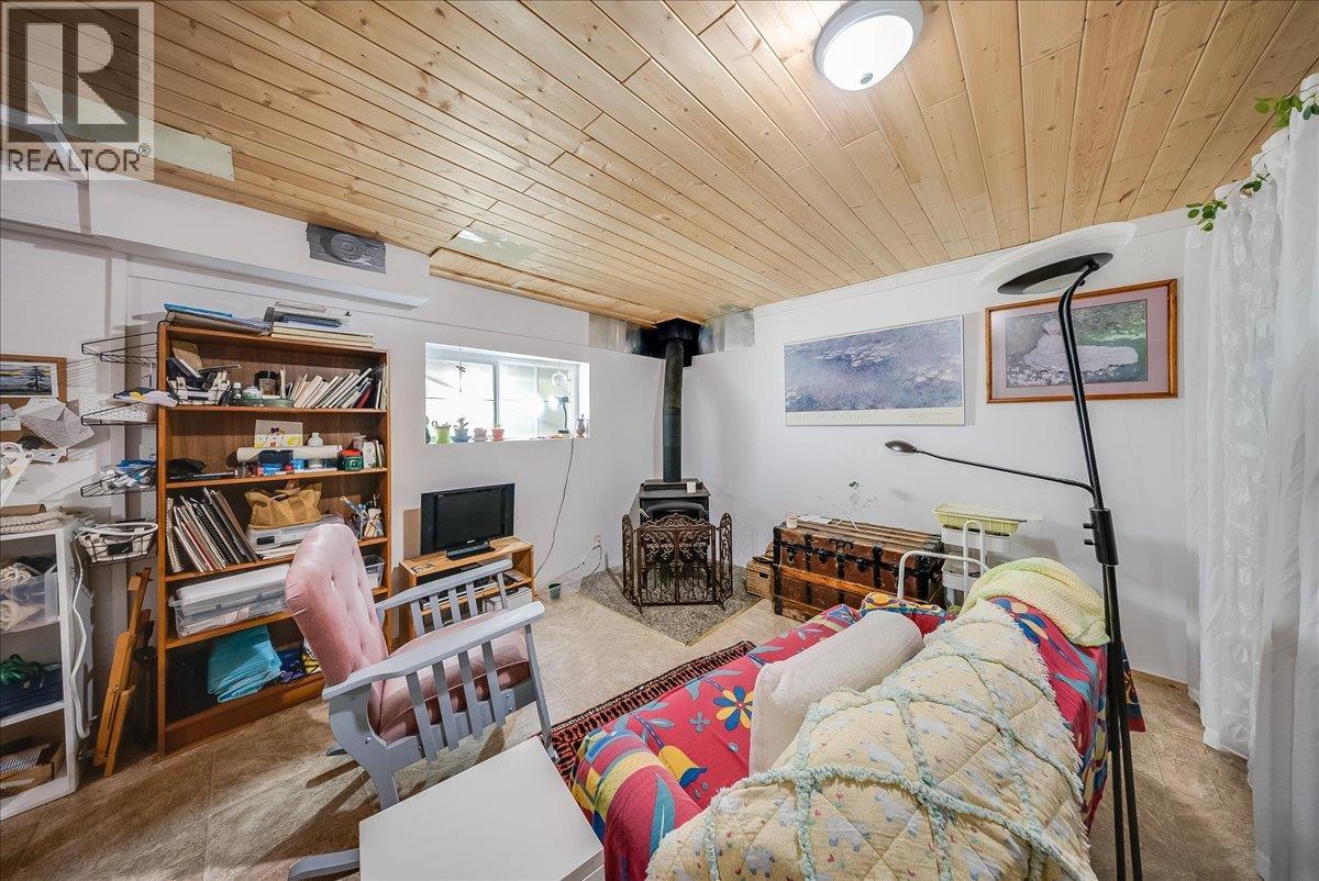 2510 Cooke Avenue, Rossland, British Columbia  V0G 1Y0 - Photo 9 - 10402924