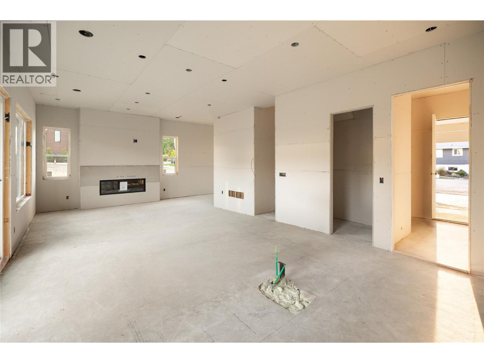 4609 Fordham Road, Kelowna, British Columbia  V1W 1P1 - Photo 3 - 10401866