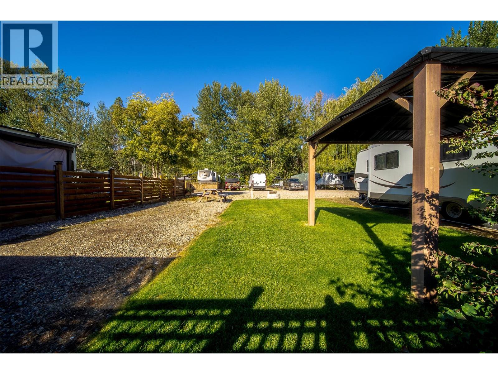 46 Cottonwood Drive N, Lee Creek, British Columbia  V0E 1M4 - Photo 10 - 10402354
