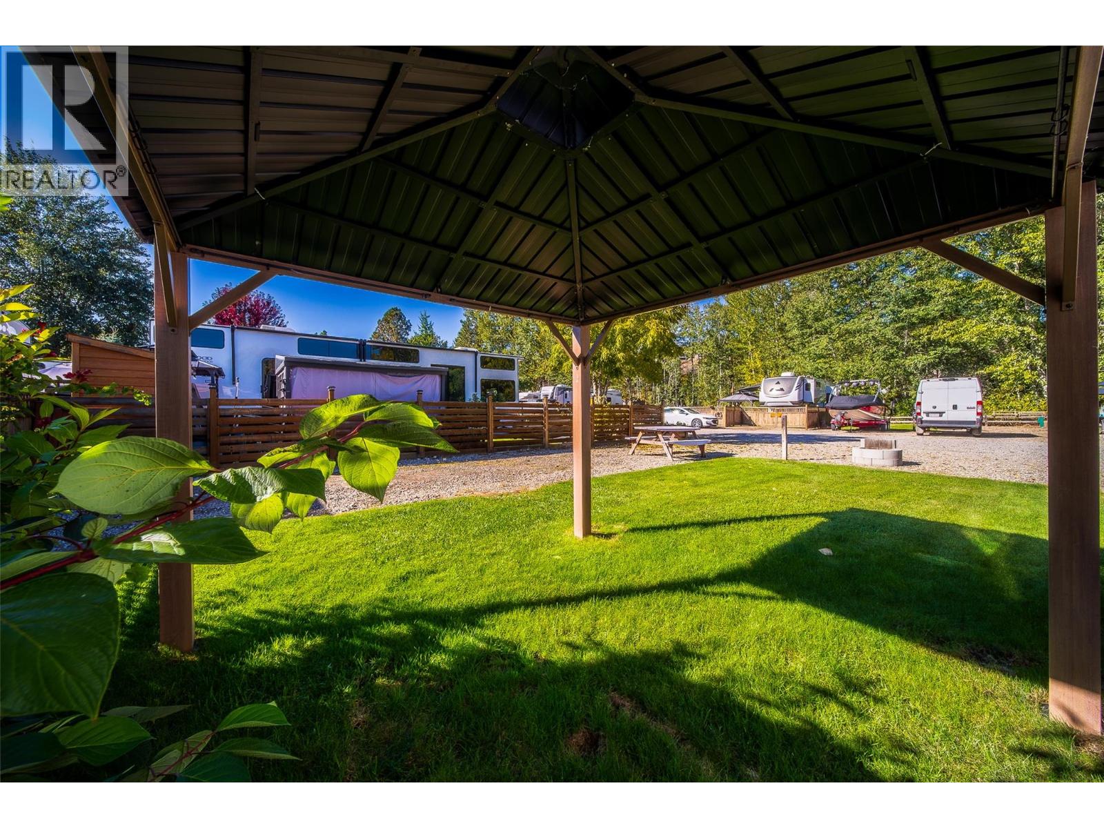 46 Cottonwood Drive N, Lee Creek, British Columbia  V0E 1M4 - Photo 11 - 10402354