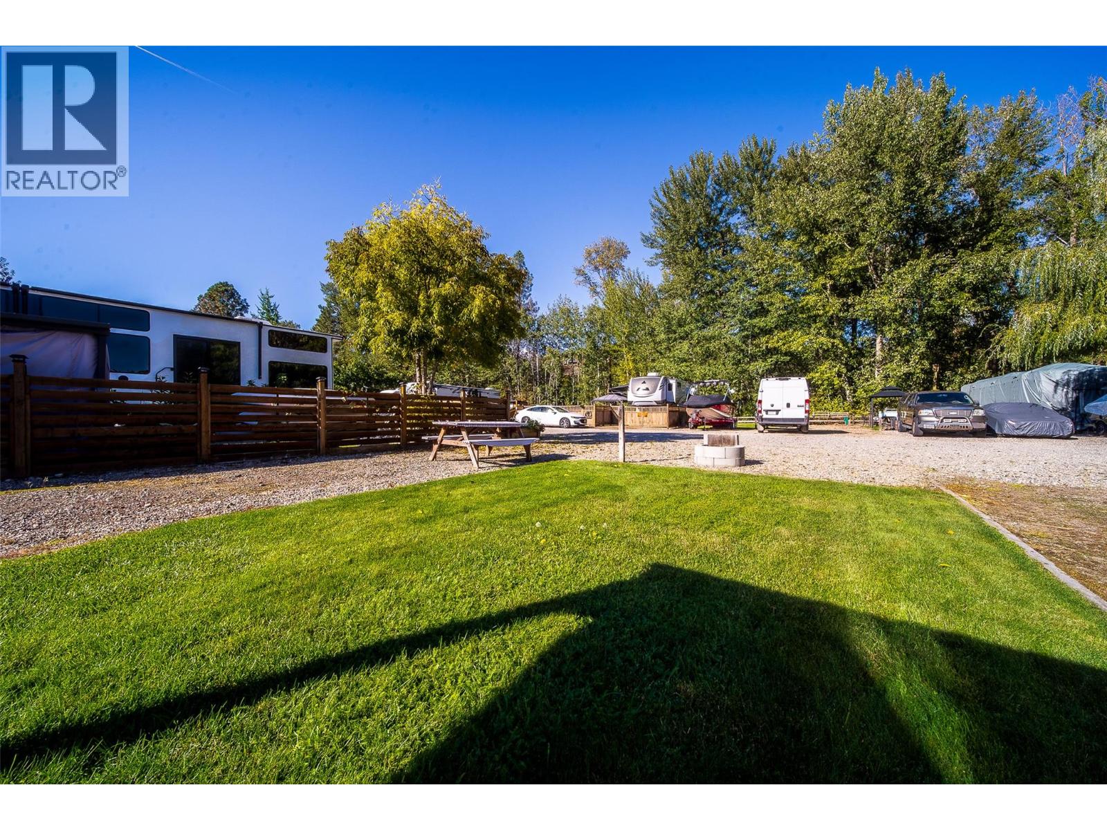 46 Cottonwood Drive N, Lee Creek, British Columbia  V0E 1M4 - Photo 12 - 10402354