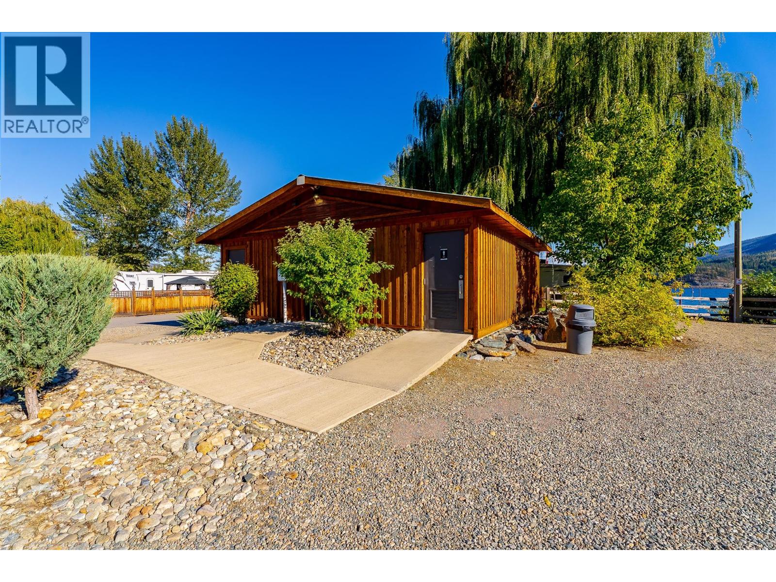 46 Cottonwood Drive N, Lee Creek, British Columbia  V0E 1M4 - Photo 27 - 10402354