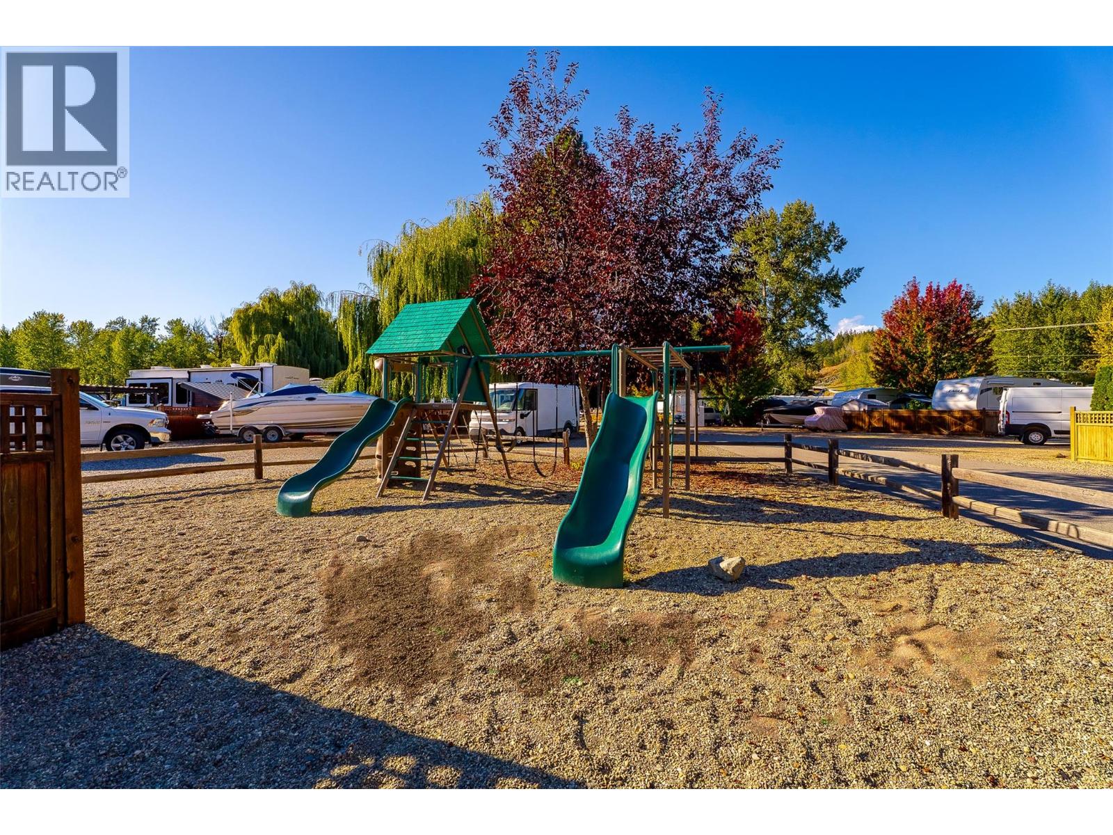 46 Cottonwood Drive N, Lee Creek, British Columbia  V0E 1M4 - Photo 34 - 10402354