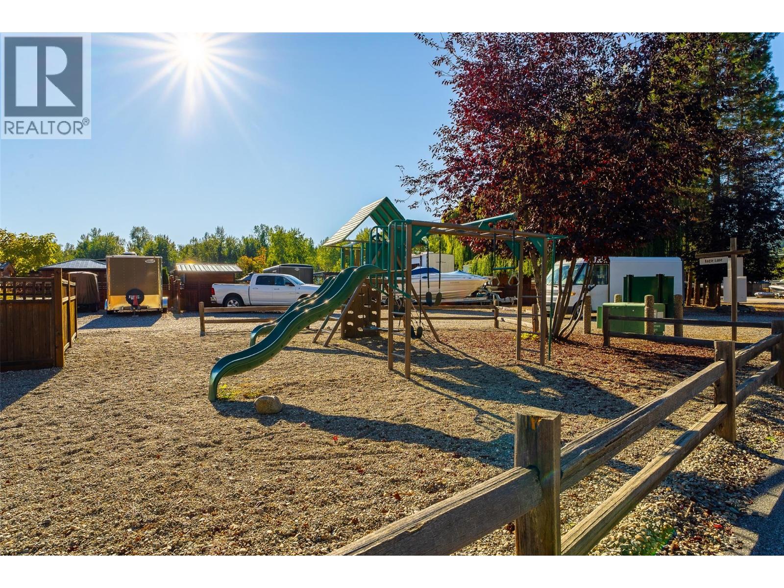 46 Cottonwood Drive N, Lee Creek, British Columbia  V0E 1M4 - Photo 35 - 10402354