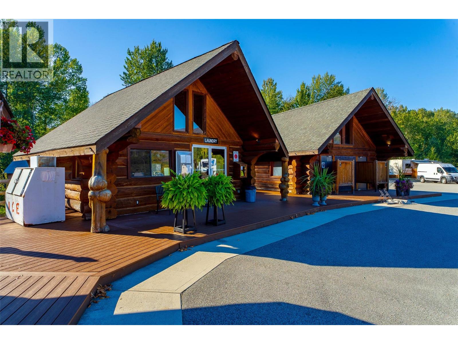 46 Cottonwood Drive N, Lee Creek, British Columbia  V0E 1M4 - Photo 37 - 10402354