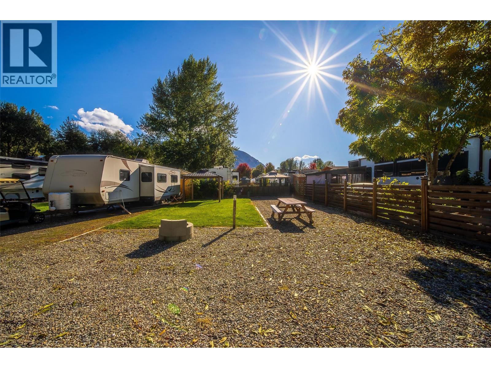 46 Cottonwood Drive N, Lee Creek, British Columbia  V0E 1M4 - Photo 4 - 10402354