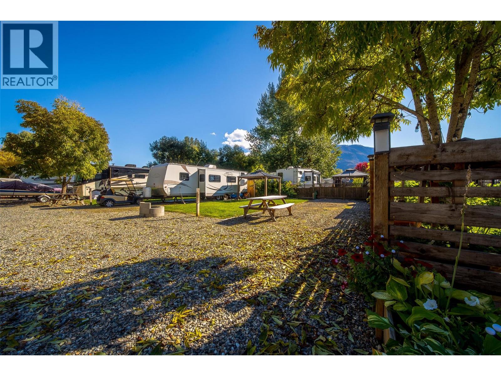 46 Cottonwood Drive N, Lee Creek, British Columbia  V0E 1M4 - Photo 5 - 10402354