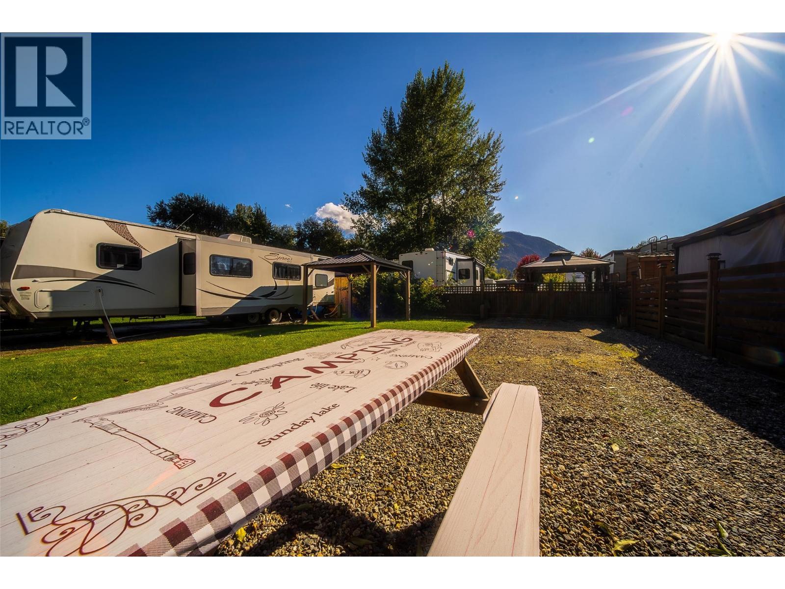 46 Cottonwood Drive N, Lee Creek, British Columbia  V0E 1M4 - Photo 7 - 10402354