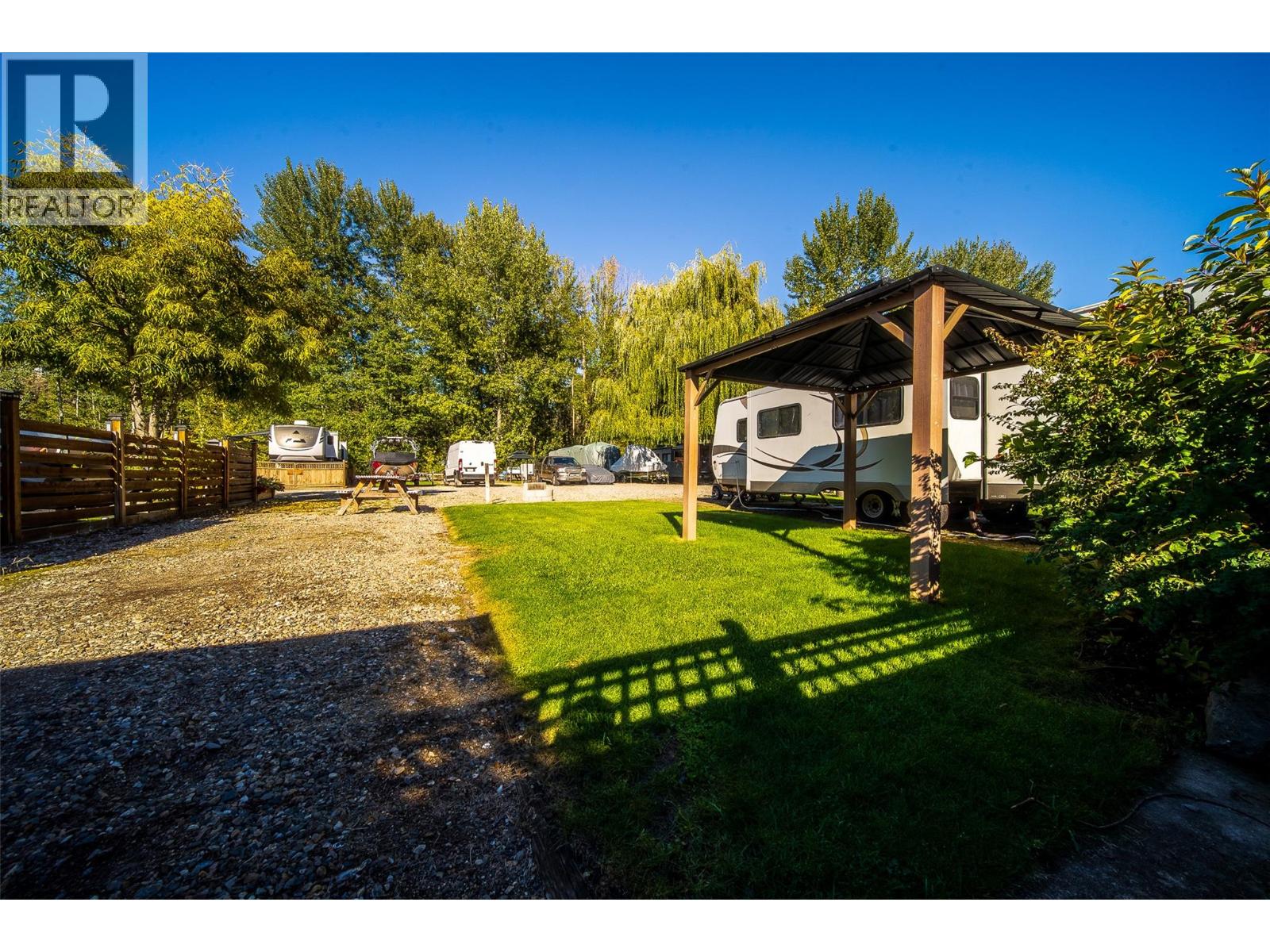46 Cottonwood Drive N, Lee Creek, British Columbia  V0E 1M4 - Photo 8 - 10402354
