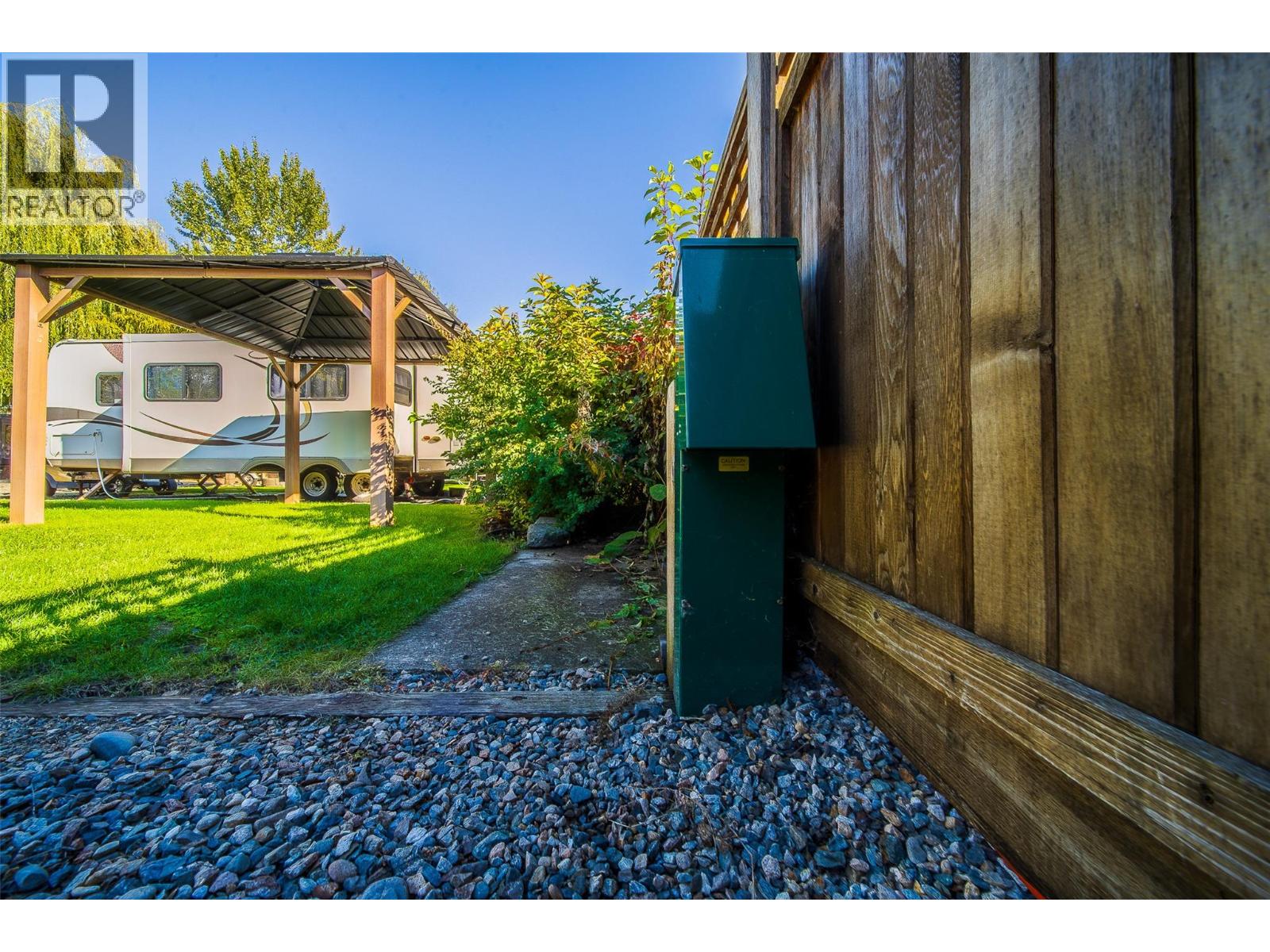 46 Cottonwood Drive N, Lee Creek, British Columbia  V0E 1M4 - Photo 9 - 10402354