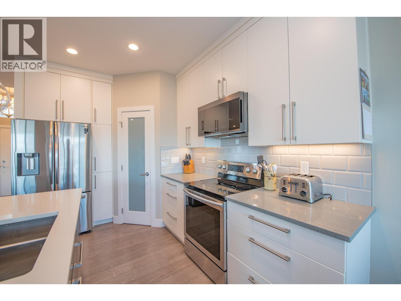 964 Mt Ida Drive, Vernon, British Columbia  V1B 4C3 - Photo 10 - 10402773