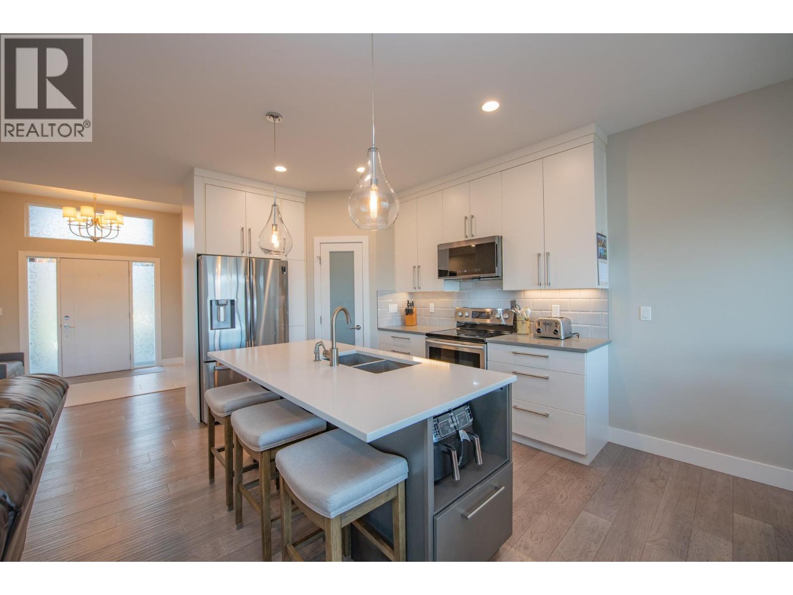 964 Mt Ida Drive, Vernon, British Columbia  V1B 4C3 - Photo 12 - 10402773