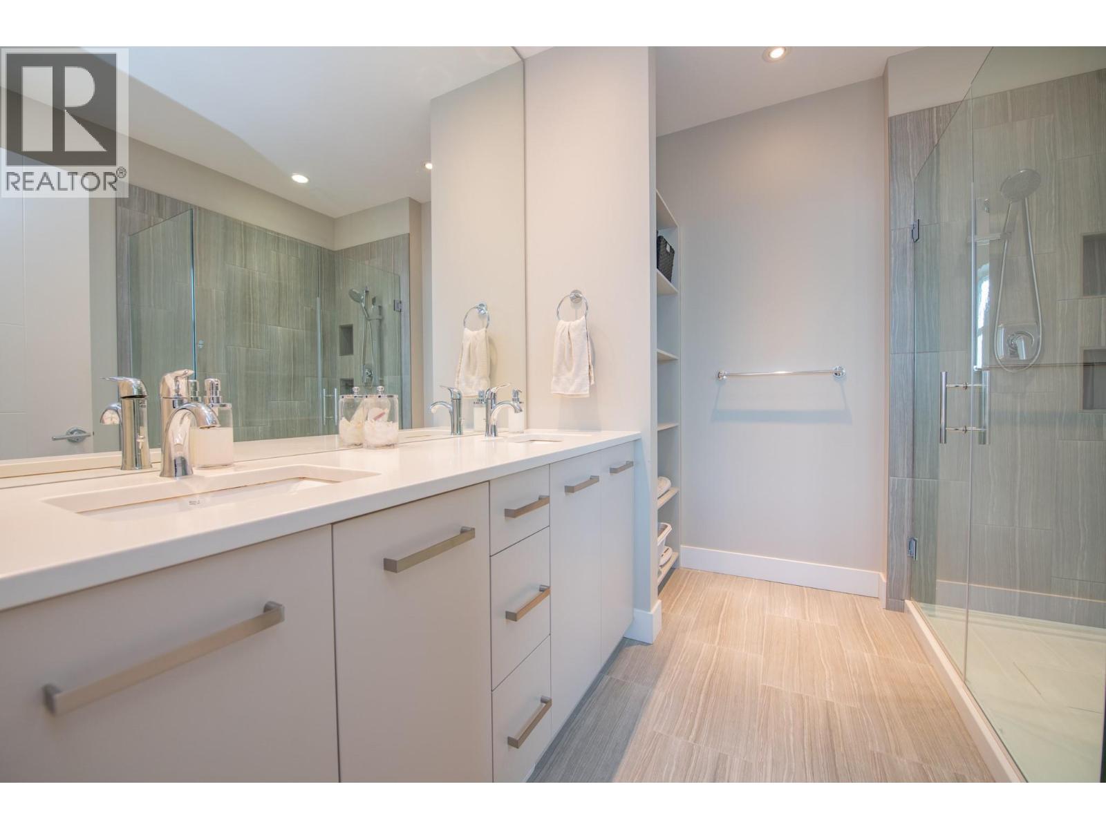 964 Mt Ida Drive, Vernon, British Columbia  V1B 4C3 - Photo 25 - 10402773