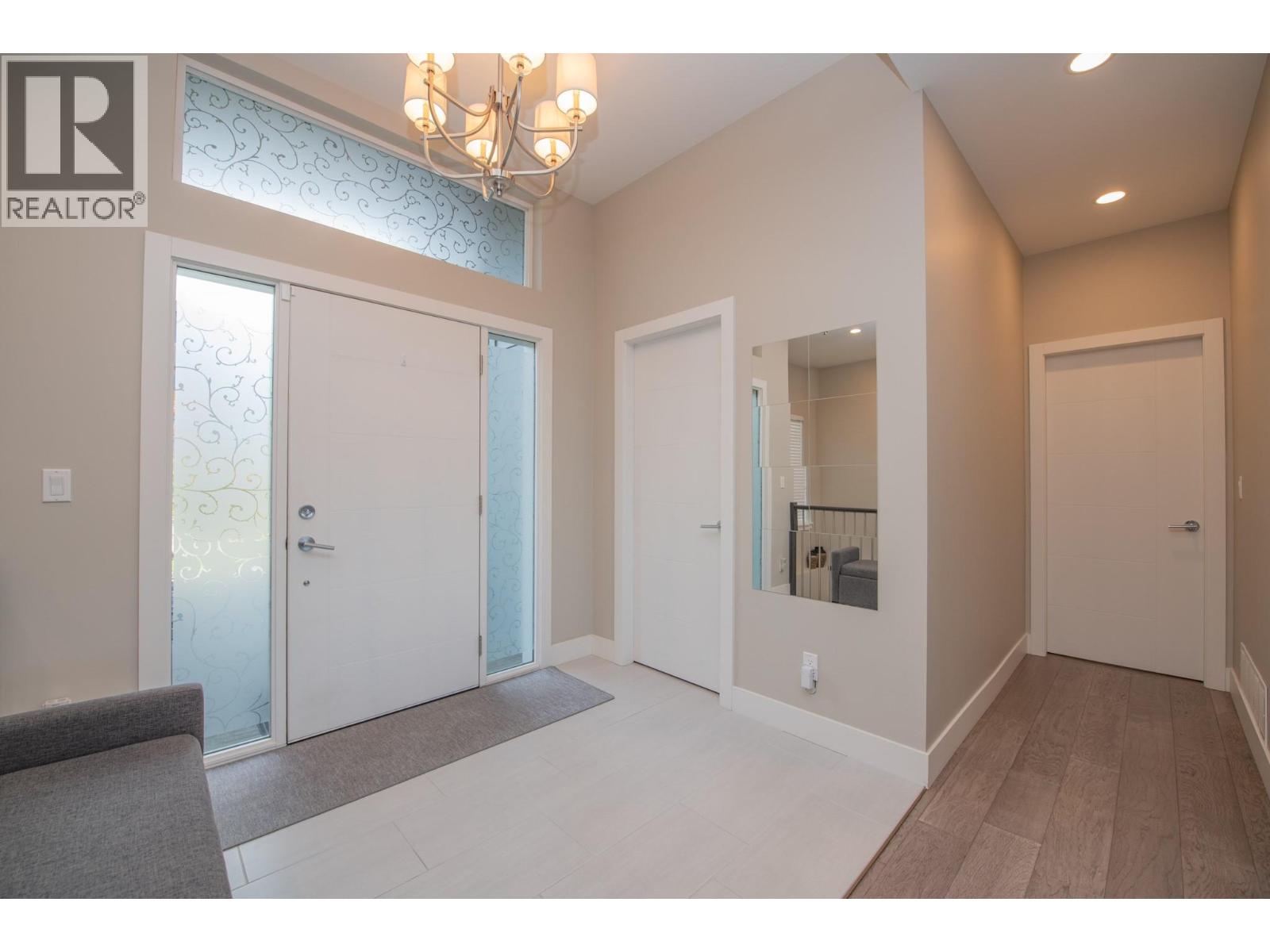 964 Mt Ida Drive, Vernon, British Columbia  V1B 4C3 - Photo 6 - 10402773