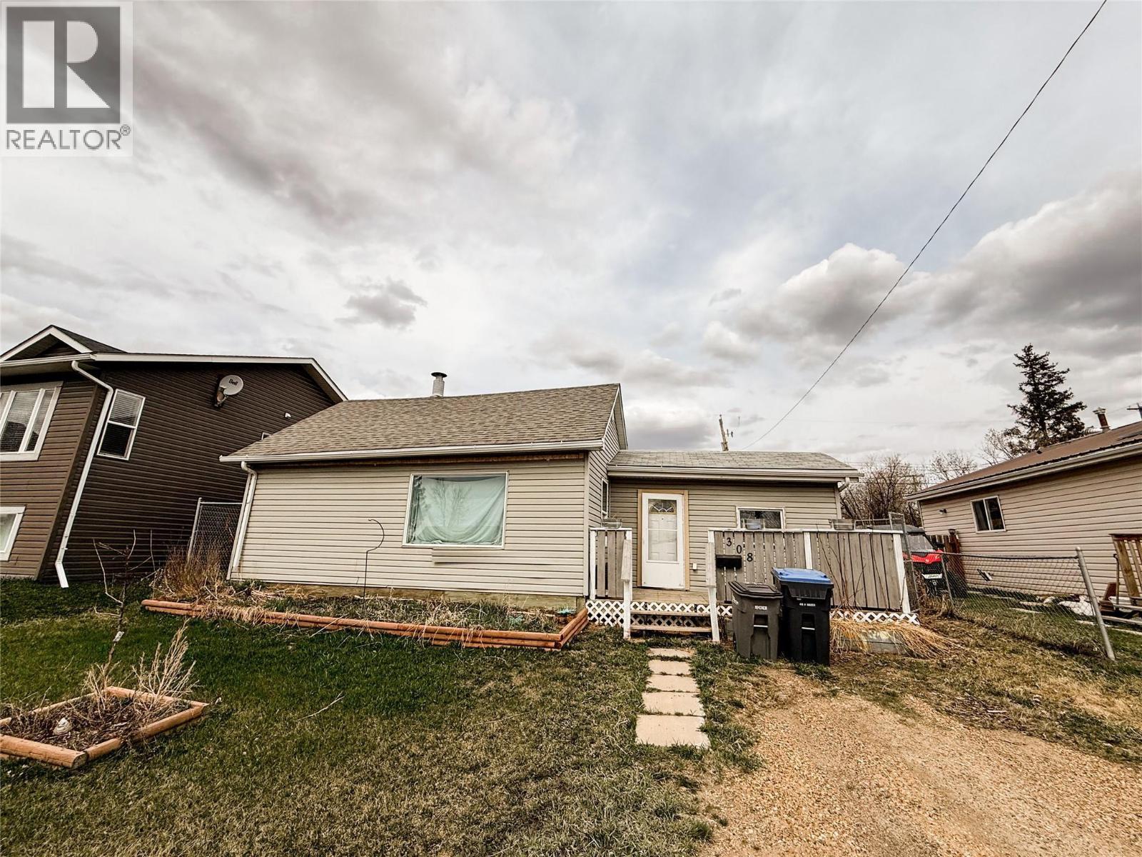 308 100a Avenue, Dawson Creek, British Columbia  V1G 1X4 - Photo 1 - 10403246