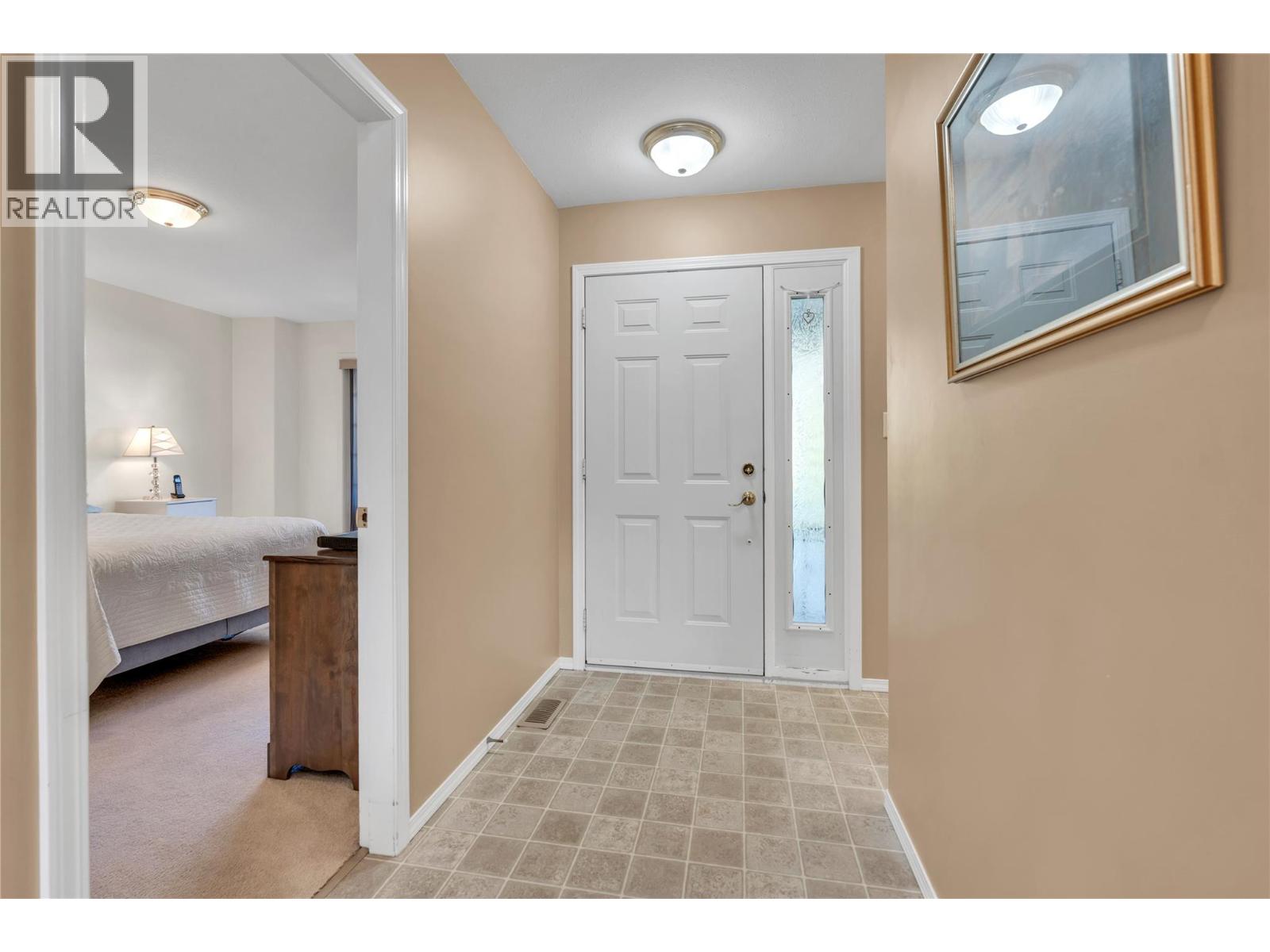 546 Redwing Drive, Penticton, British Columbia  V2A 8N7 - Photo 2 - 10403235
