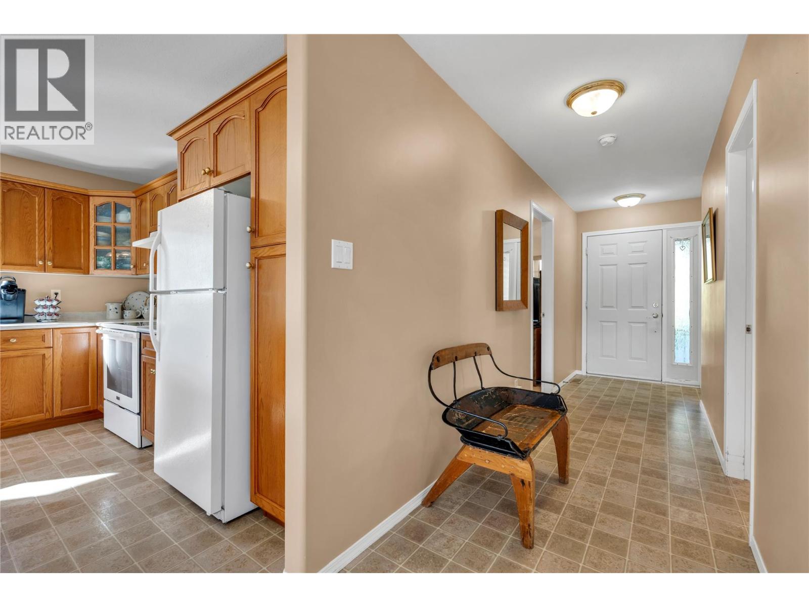 546 Redwing Drive, Penticton, British Columbia  V2A 8N7 - Photo 4 - 10403235