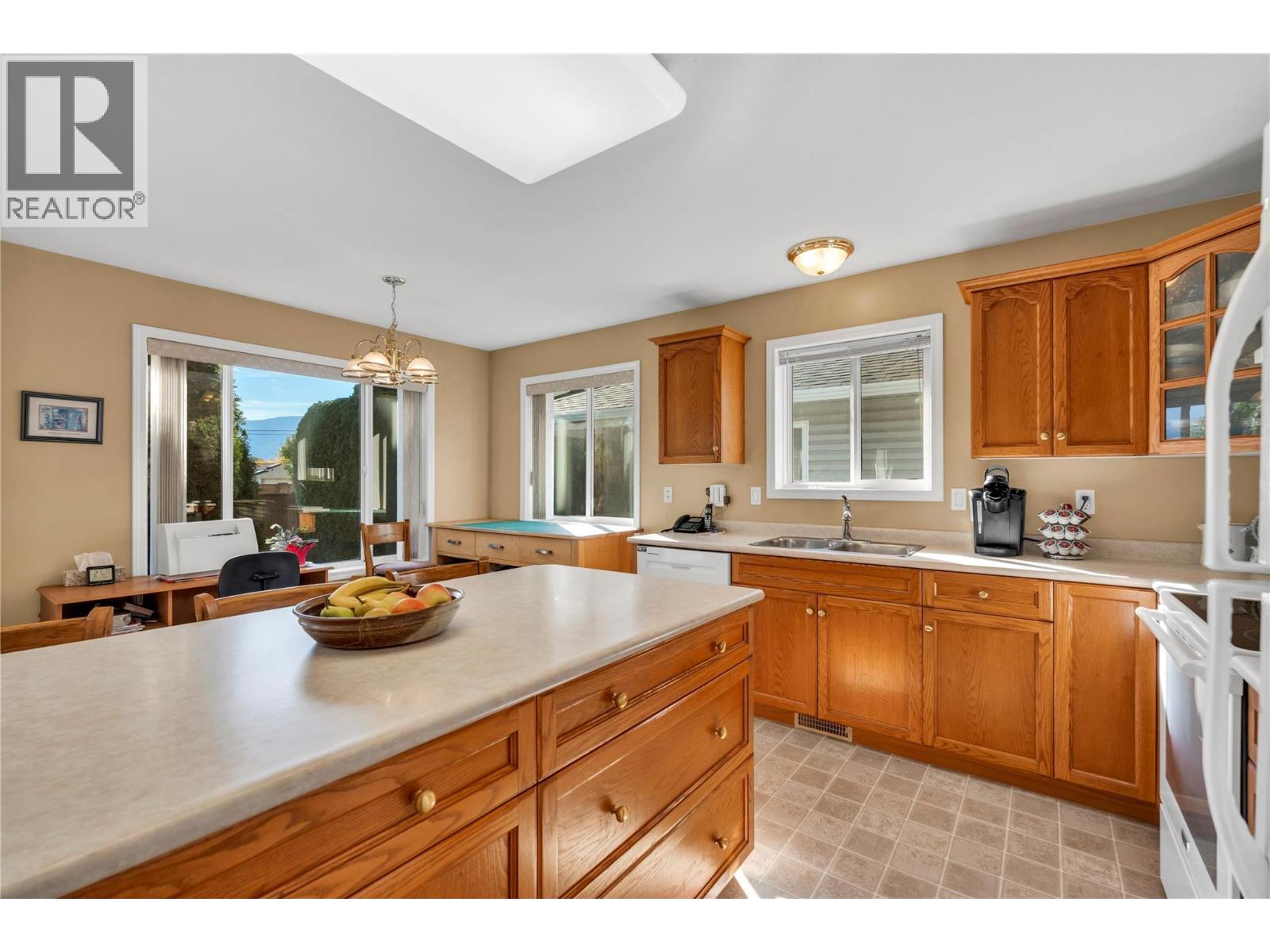 546 Redwing Drive, Penticton, British Columbia  V2A 8N7 - Photo 9 - 10403235