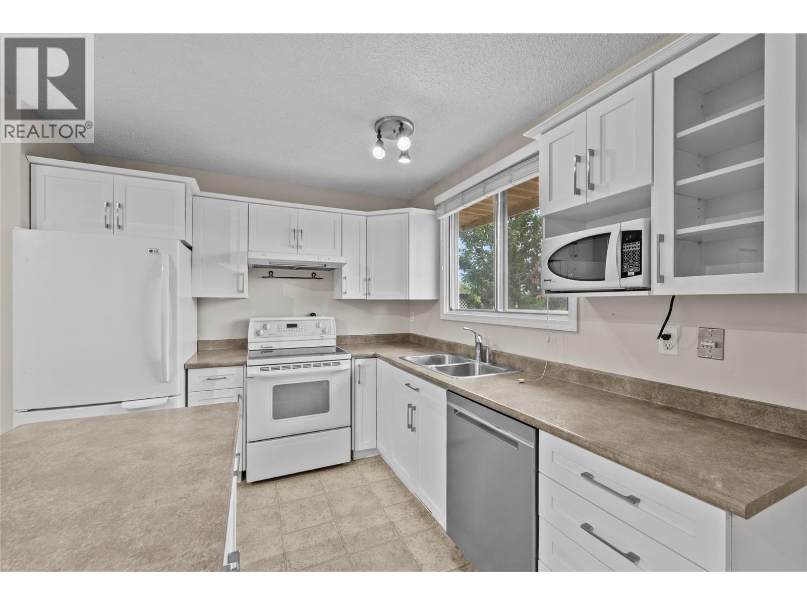 2161 Perryville Place, Kamloops, British Columbia  V2B 7Y1 - Photo 3 - 10403212
