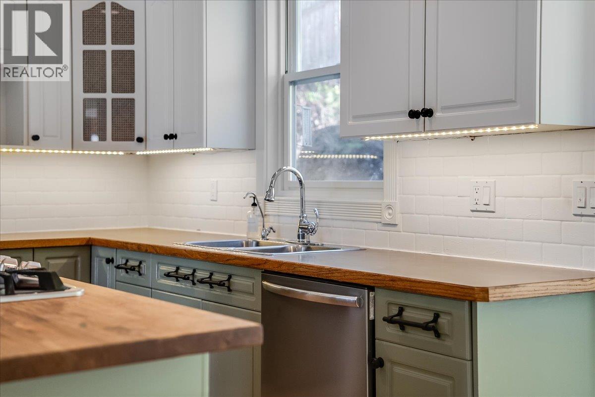 1860 Planer Crescent, Rossland, British Columbia  V0G 1Y0 - Photo 11 - 10403211