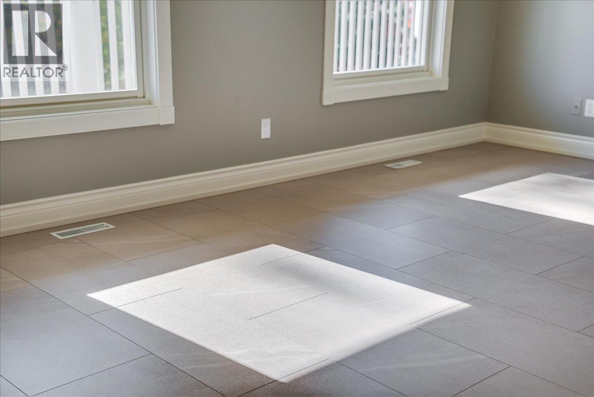 1860 Planer Crescent, Rossland, British Columbia  V0G 1Y0 - Photo 24 - 10403211