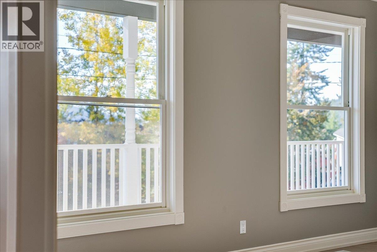 1860 Planer Crescent, Rossland, British Columbia  V0G 1Y0 - Photo 29 - 10403211
