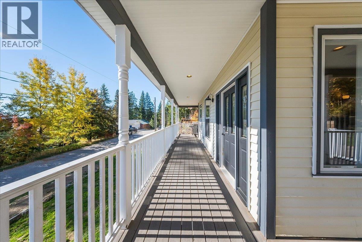 1860 Planer Crescent, Rossland, British Columbia  V0G 1Y0 - Photo 32 - 10403211