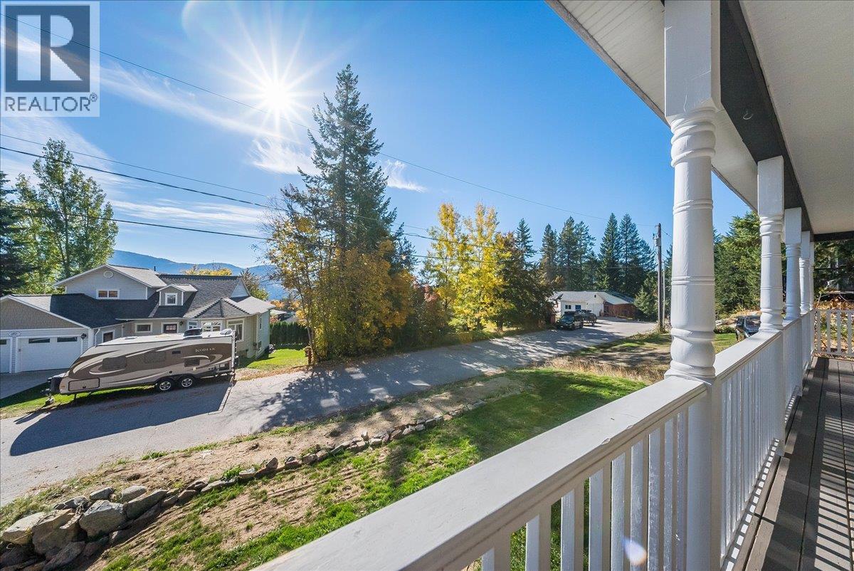 1860 Planer Crescent, Rossland, British Columbia  V0G 1Y0 - Photo 35 - 10403211