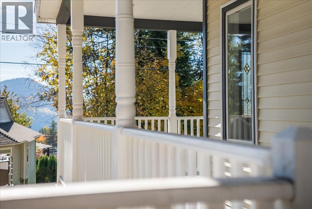 1860 Planer Crescent, Rossland, British Columbia  V0G 1Y0 - Photo 39 - 10403211